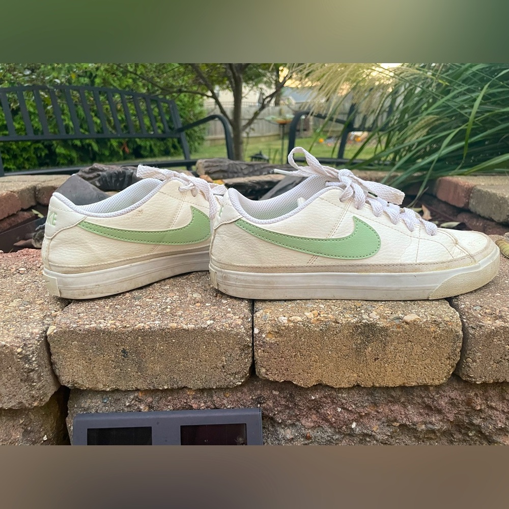 green low top women’s nike shoe